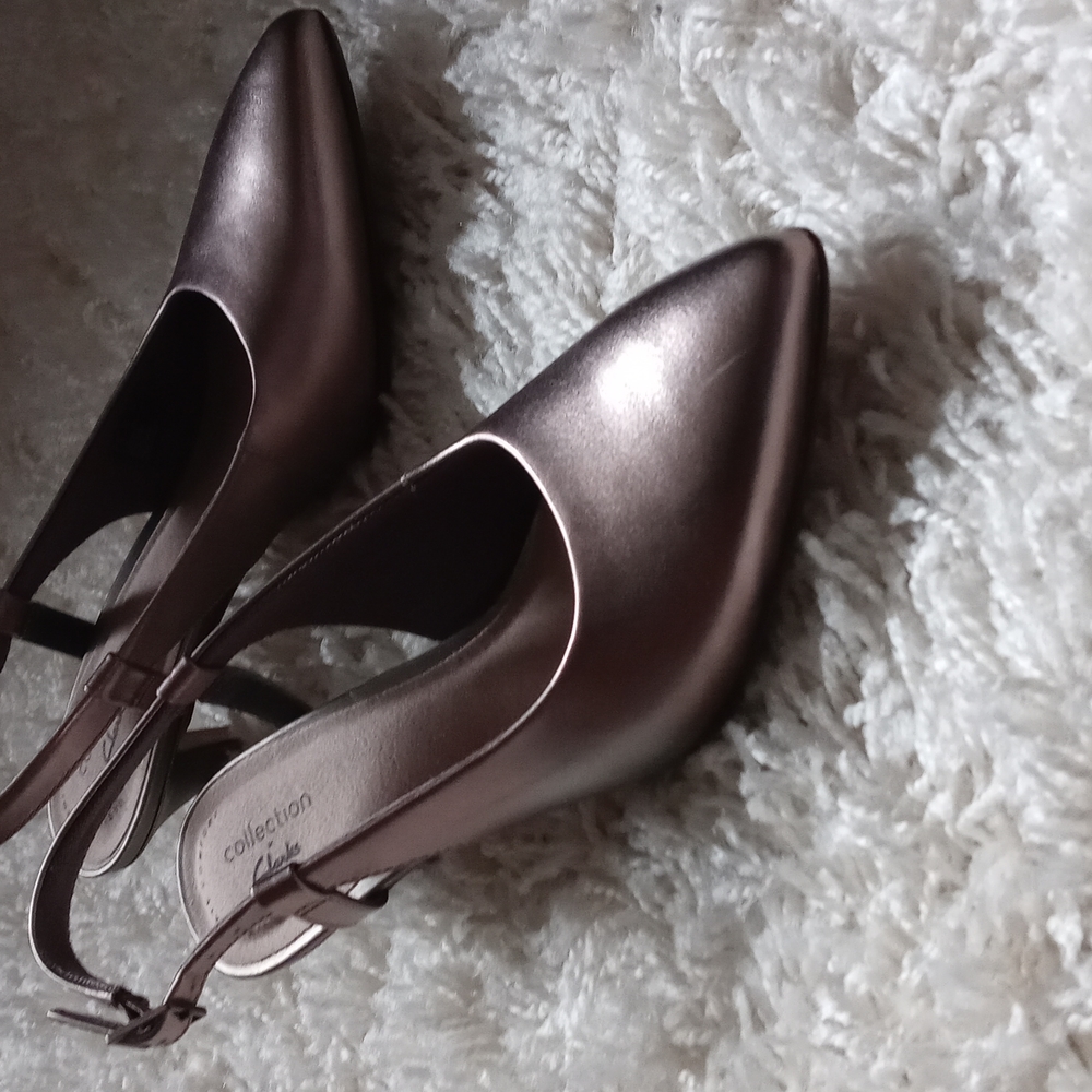 Clarks 2" heels slingback NWT